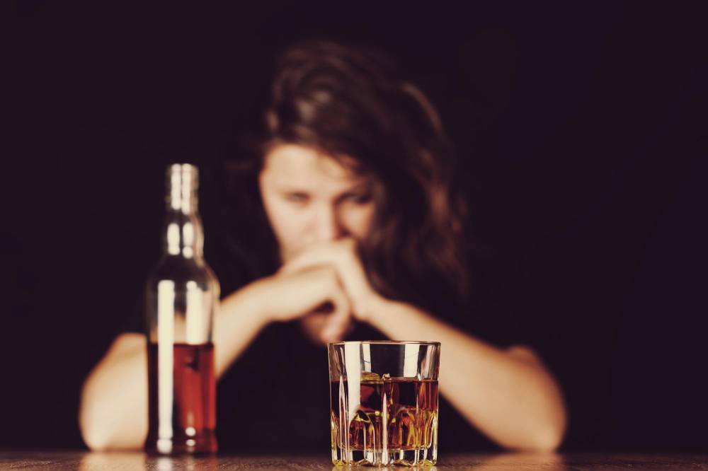 Rozmowa o delirium alkoholowym: Zrozumieć i zniwelować piętno