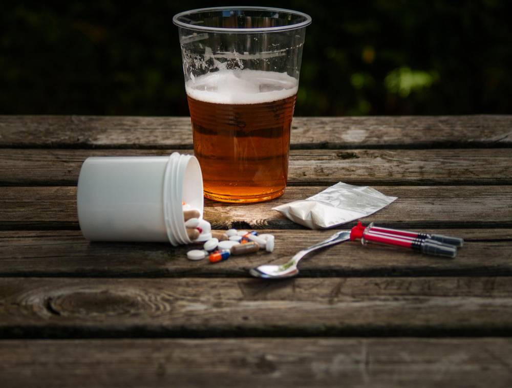 Leki przeciwbólowe a alkohol: efekty uboczne